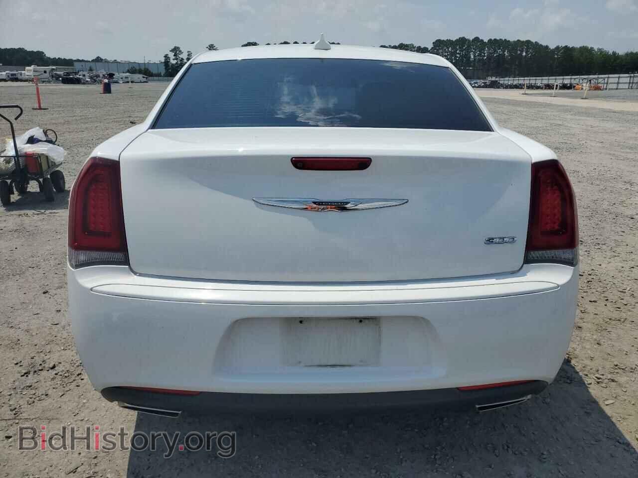 2019 CHRYSLER 300 - VIN: 2C3CCAAG2KH613438 - Фото 6