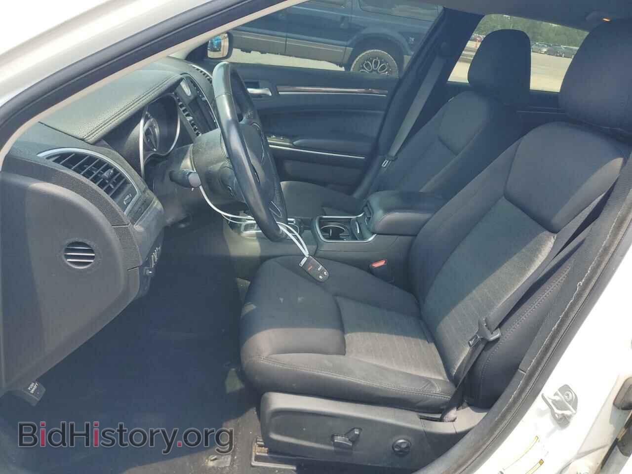 2019 CHRYSLER 300 - VIN: 2C3CCAAG2KH613438 - Фото 7