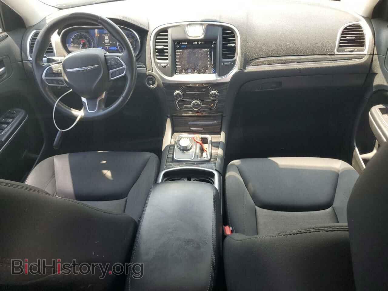 2019 CHRYSLER 300 - VIN: 2C3CCAAG2KH613438 - Фото 8