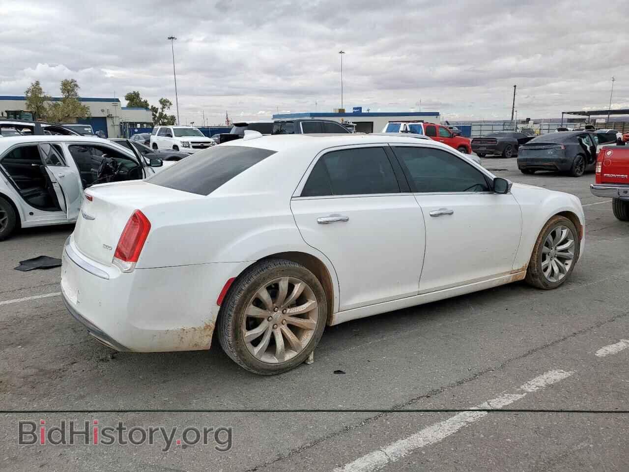 2018 CHRYSLER 300 - VIN: 2C3CCAEG8JH324413 - Фото 3