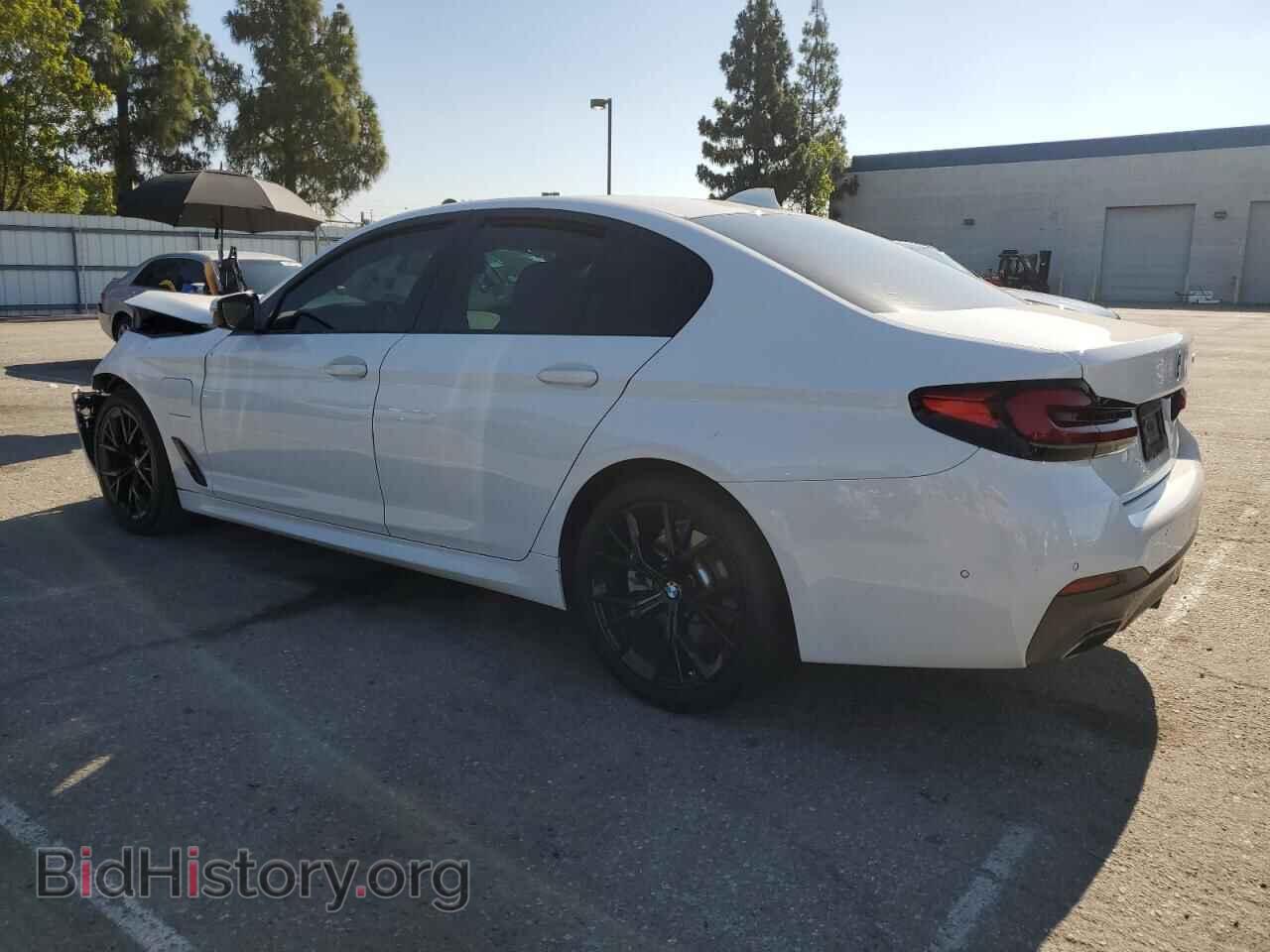 2021 BMW 5 SERIES - VIN: WBA13AG05MCF39466 - Фото 2