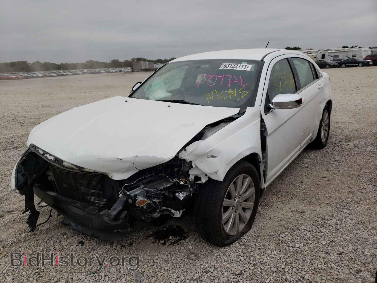 2013 CHRYSLER 200 - VIN: 1C3CCBBG7DN527475 - Фото 2