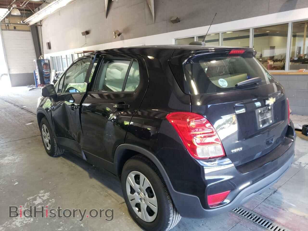 2017 CHEVROLET TRAX - VIN: 3GNCJKSB6HL283854 - Фото 2