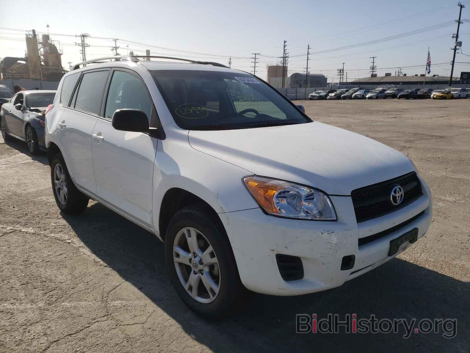 Photo 2T3ZF4DV1BW102957 - TOYOTA RAV4 2011