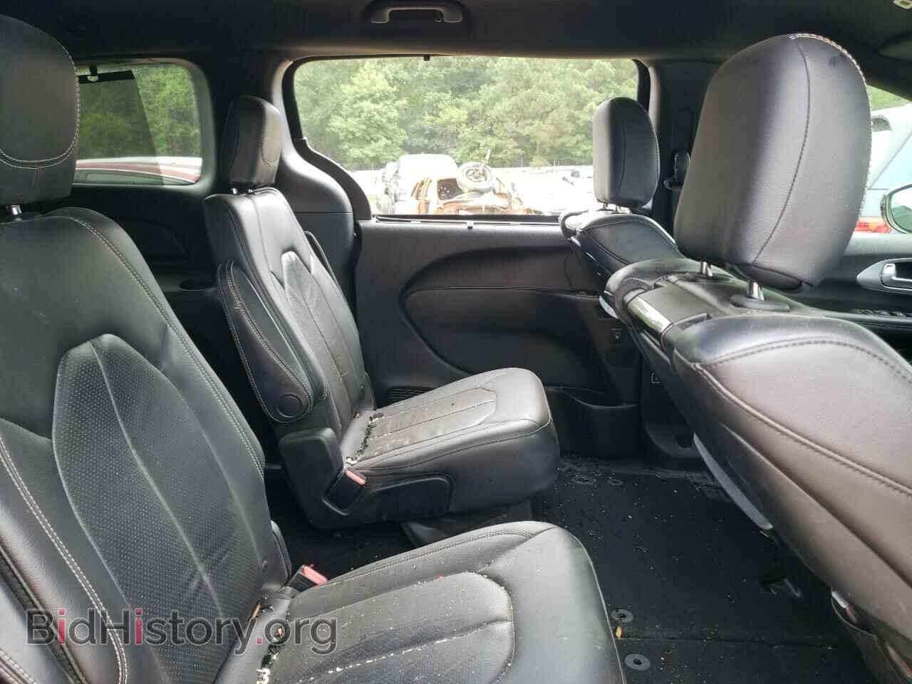 2018 CHRYSLER All Models - VIN: 2C4RC1EG5JR158223 - Фото 11