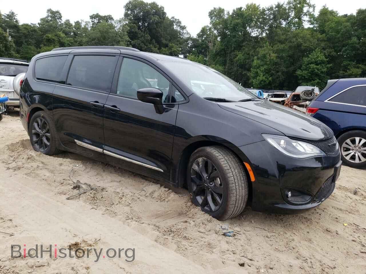 2018 CHRYSLER All Models - VIN: 2C4RC1EG5JR158223 - Фото 4