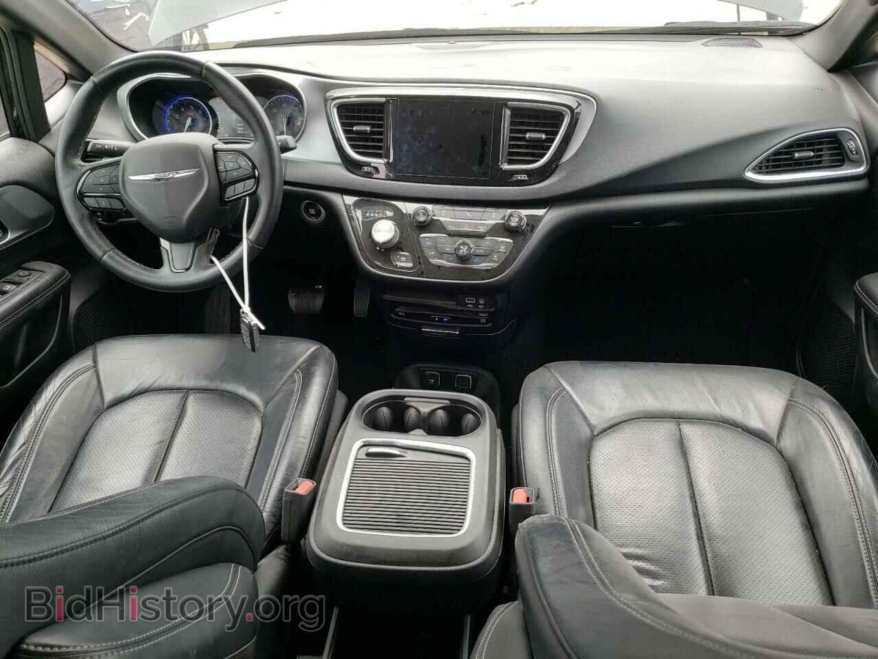 2018 CHRYSLER All Models - VIN: 2C4RC1EG5JR158223 - Фото 8