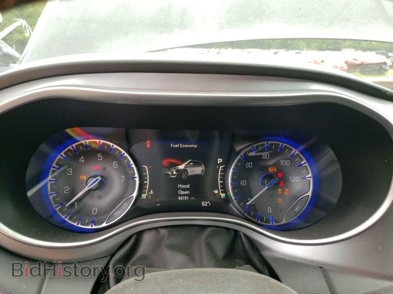 2018 CHRYSLER All Models - VIN: 2C4RC1EG5JR158223 - Фото 9