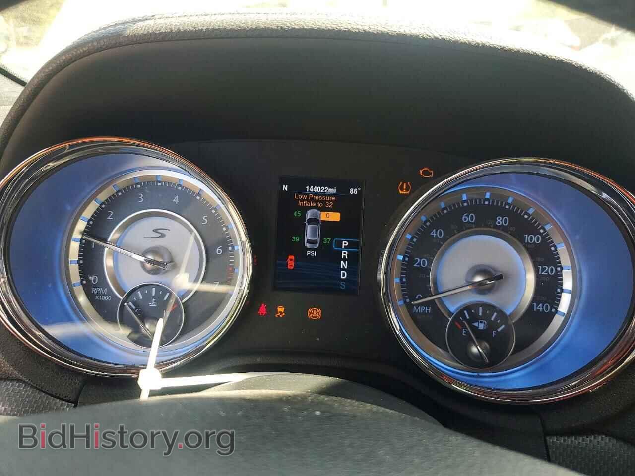 2014 CHRYSLER 300 - VIN: 2C3CCABG3EH357099 - Фото 9