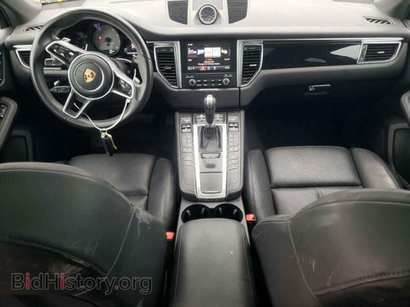 2017 Porsche MACAN (VIN WP1AB2A52HLB11176) — photo 8 of 13