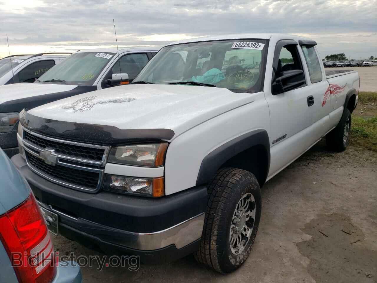 2006 CHEVROLET SILVERADO - VIN: 1GCHC29U66E206852 - Фото 2