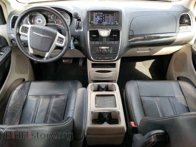 2016 Chrysler MINIVAN (VIN 2C4RC1BG3GR305779) — photo 8 of 12