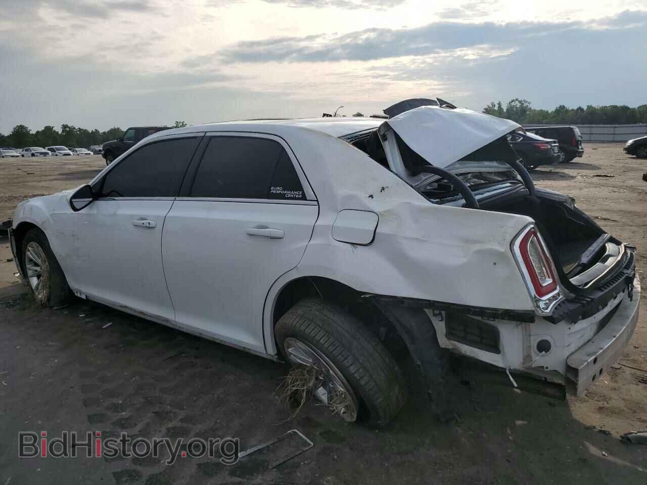 2017 CHRYSLER 300 - VIN: 2C3CCAAGXHH538562 - Фото 2