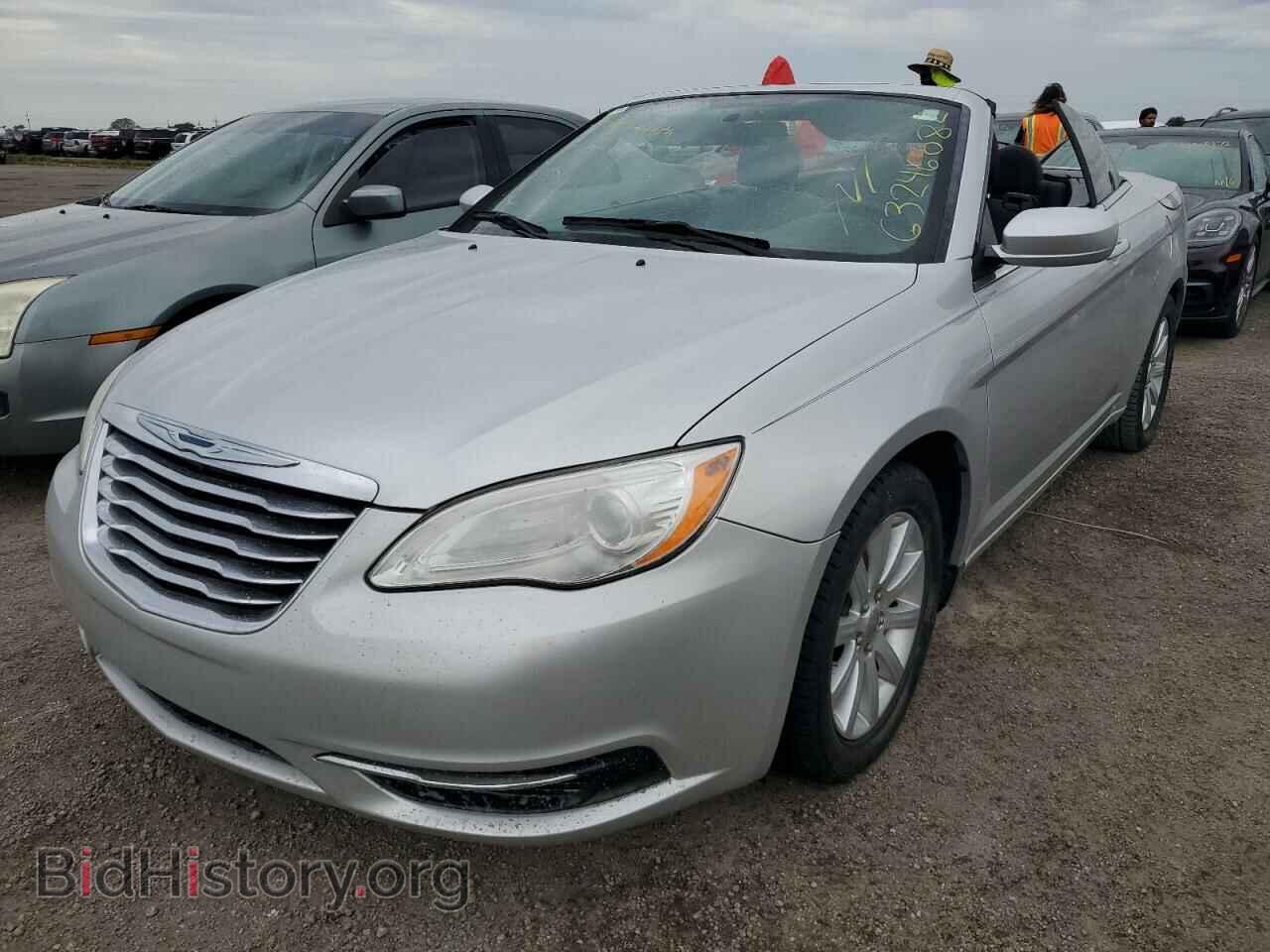 2012 CHRYSLER 200 - VIN: 1C3BCBEB8CN215482 - Фото 2