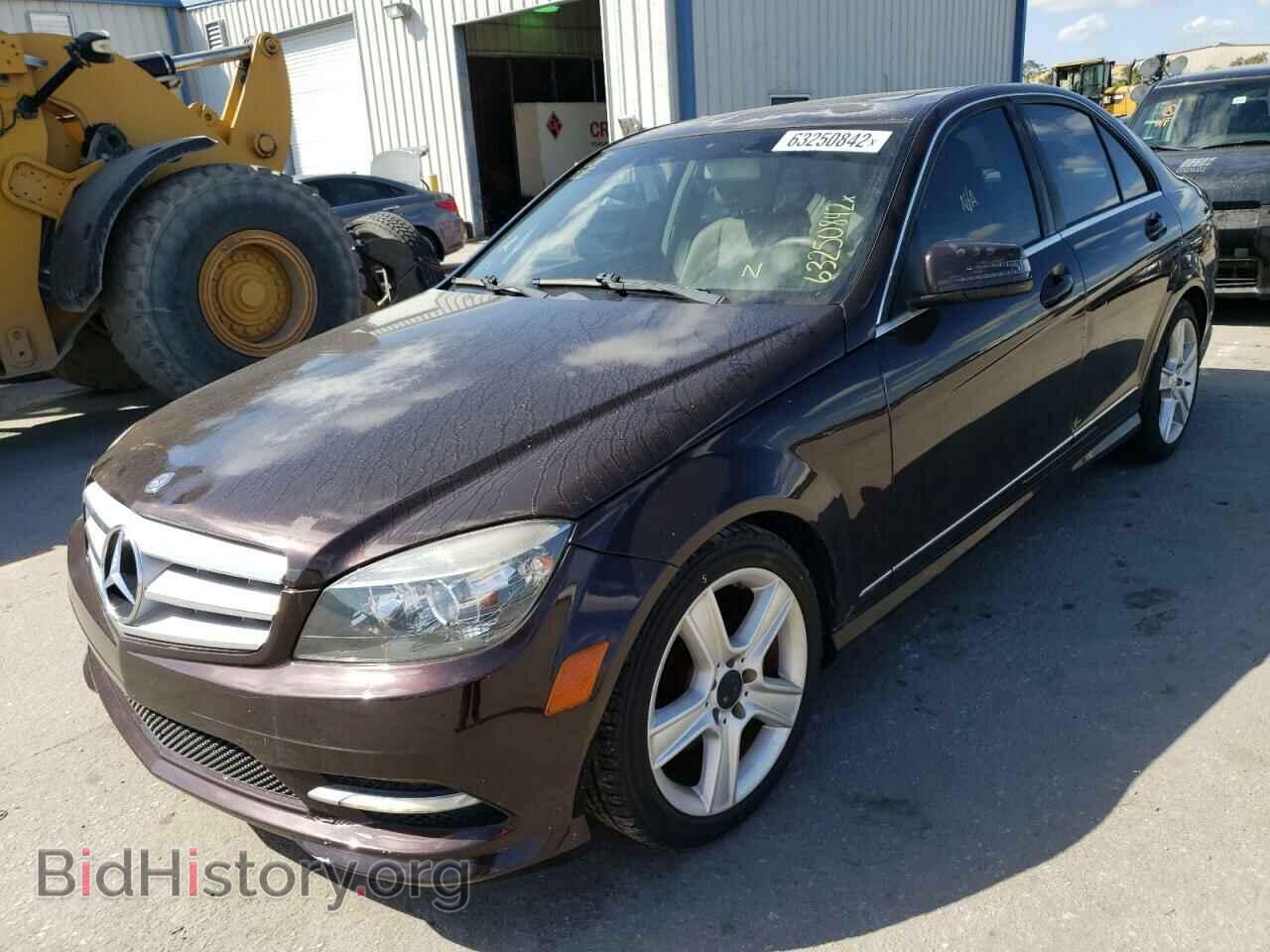 2011 MERCEDES-BENZ C-CLASS - VIN: WDDGF5EB4BR137645 - Фото 2
