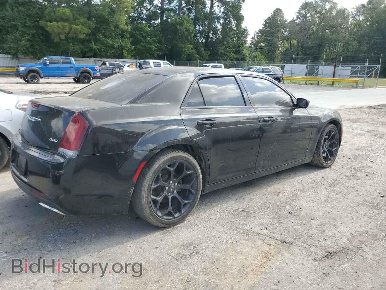 2019 CHRYSLER 300 - VIN: 2C3CCAAG3KH636971 - Фото 3