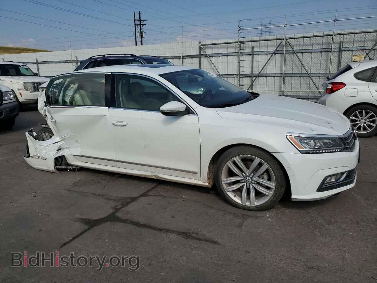 2017 VOLKSWAGEN PASSAT - VIN: 1VWCT7A34HC072140 - Фото 4