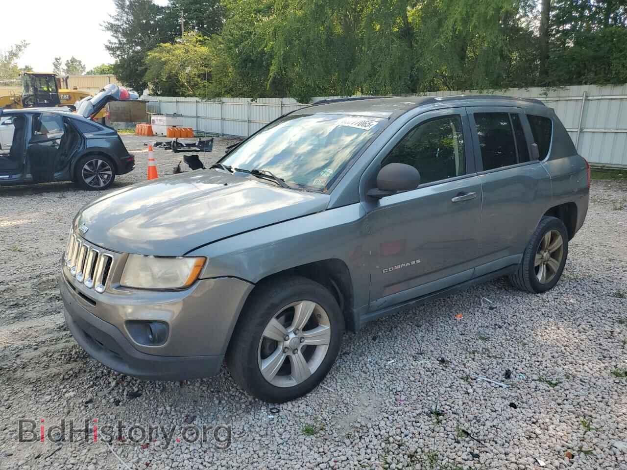 Photo 1J4NF1FB8BD279593 - JEEP COMPASS 2011