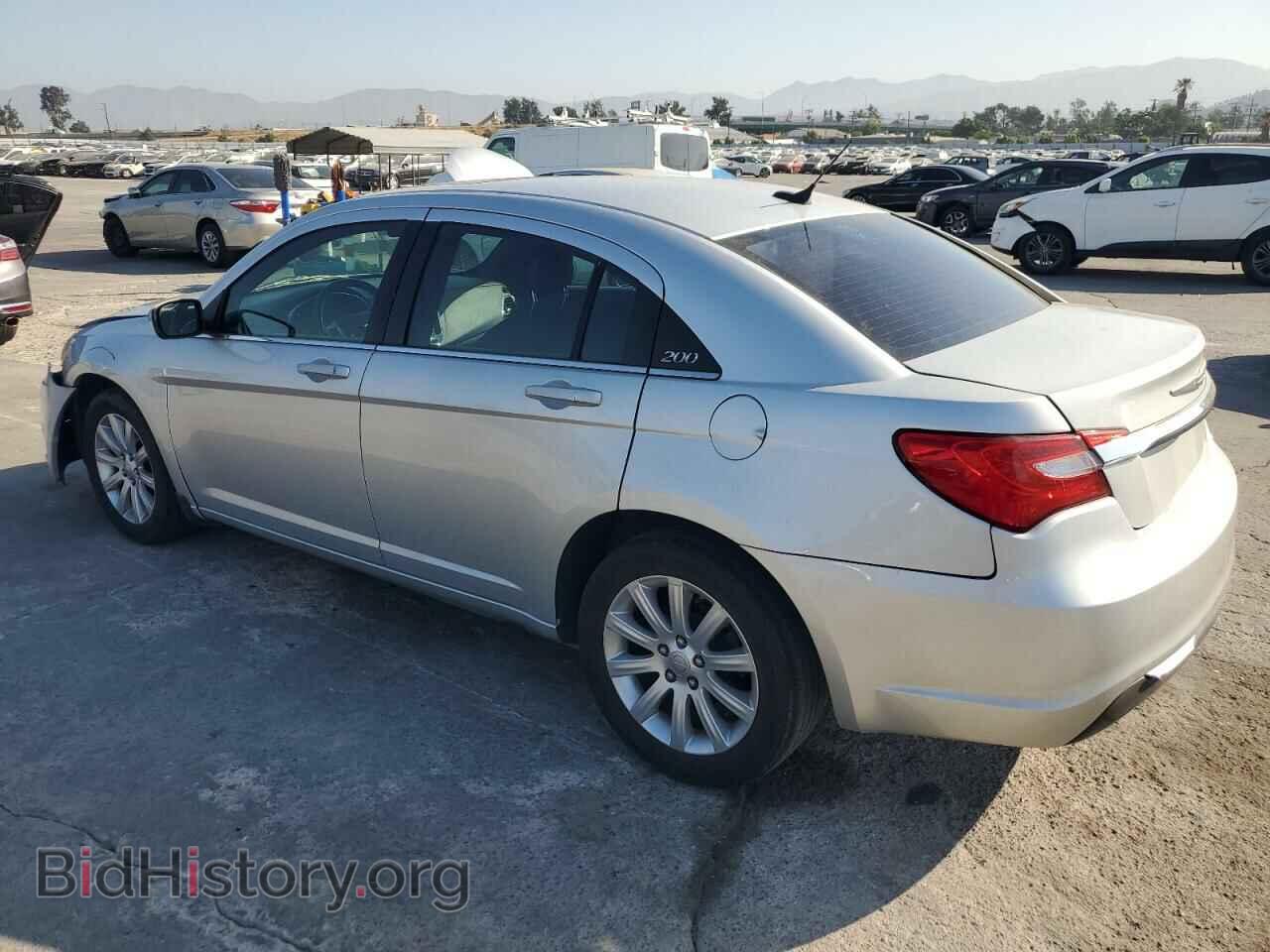2011 CHRYSLER 200 - VIN: 1C3BC1FBXBN570015 - Фото 2