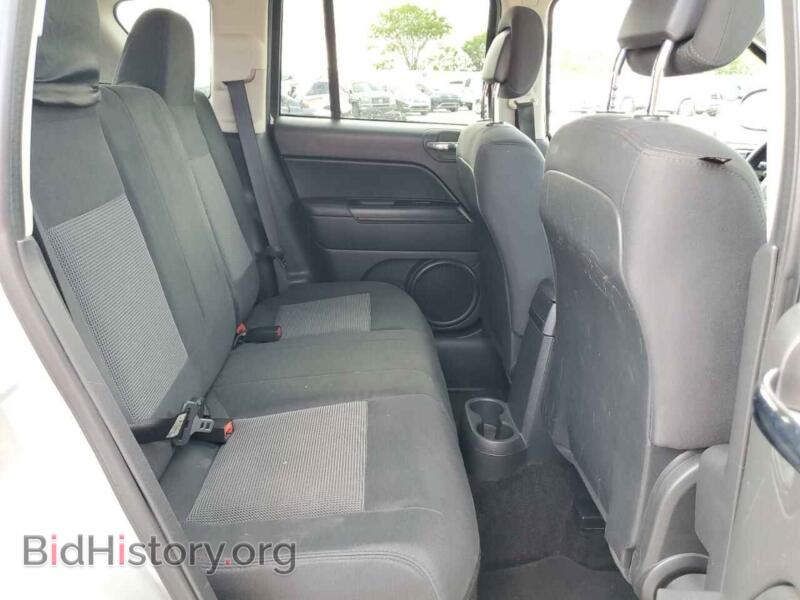 2012 Jeep COMPASS (VIN 1C4NJCEB7CD662542) — фото 6 из 10
