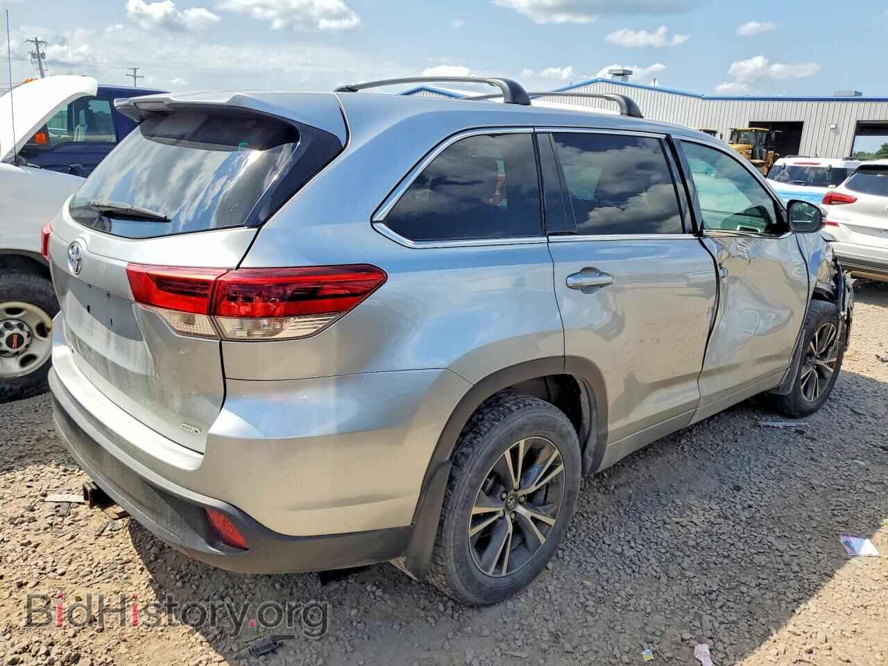 2017 TOYOTA HIGHLANDER - VIN: 5TDBZRFH7HS442802 - Фото 3