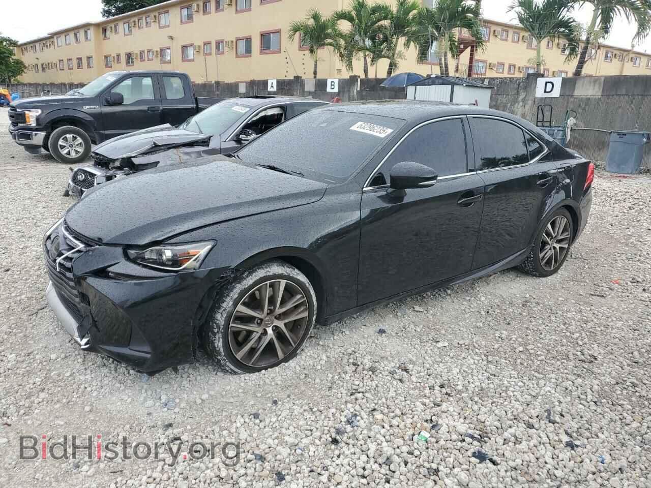 Photo JTHBA1D2XJ5076545 - LEXUS IS 2018