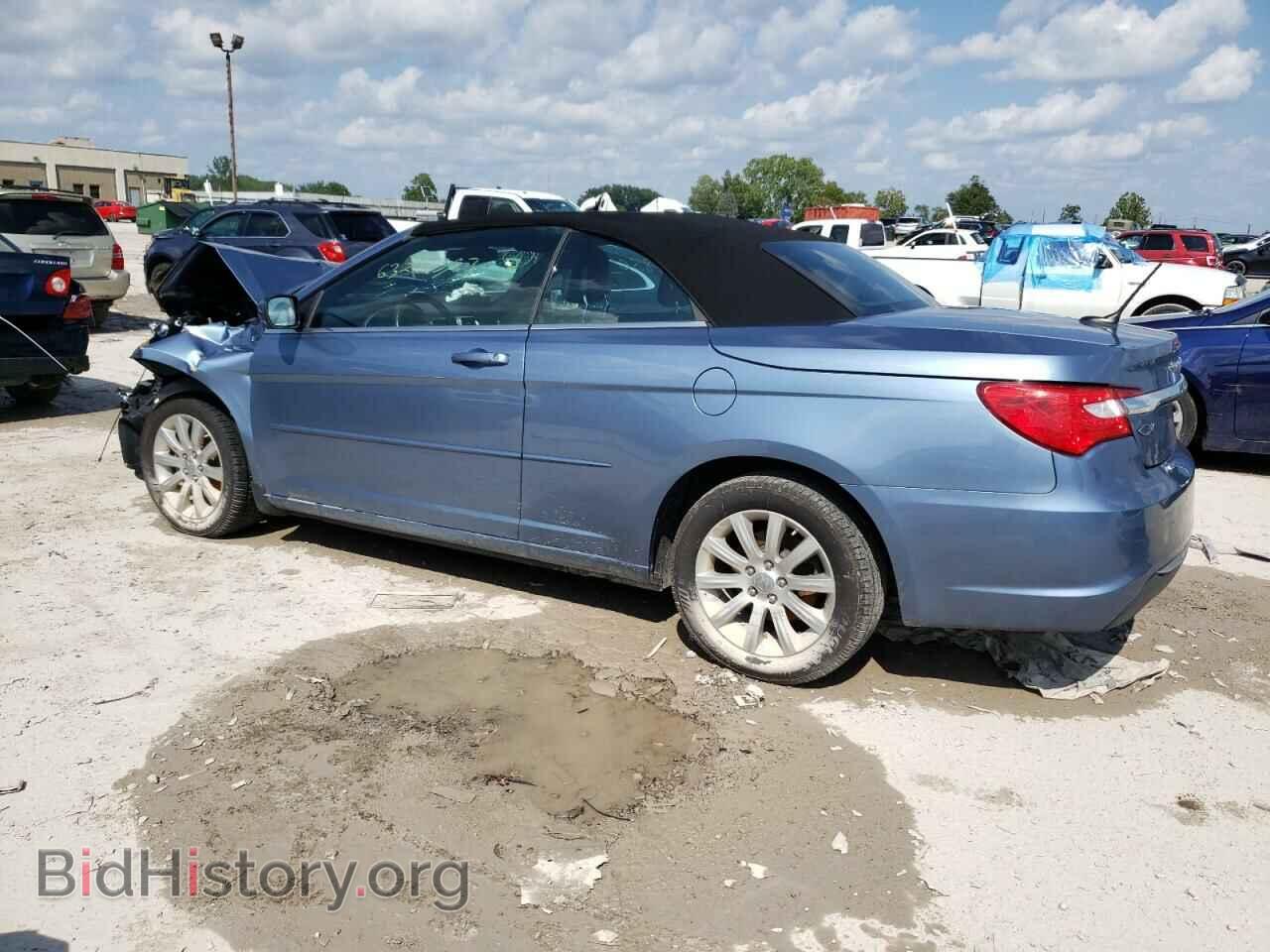 2011 CHRYSLER 200 - VIN: 1C3BC2EB1BN589351 - Фото 2