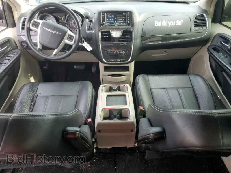 2016 Chrysler MINIVAN (VIN 2C4RC1BGXGR280329) — photo 8 of 13