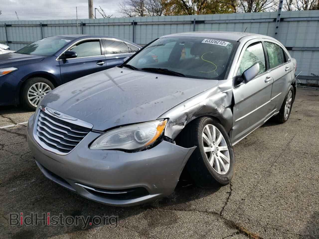 2013 CHRYSLER 200 - VIN: 1C3CCBBG9DN659377 - Фото 2