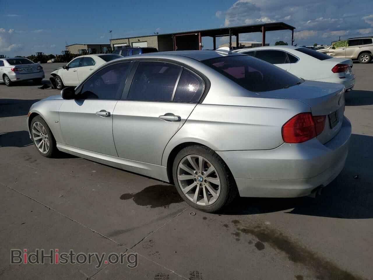 2011 BMW 3 SERIES - VIN: WBAPH7G53BNN02747 - Фото 2