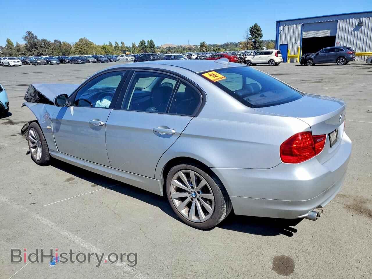 2011 BMW 3 SERIES - VIN: WBAPH5C57BF093365 - Photo 2