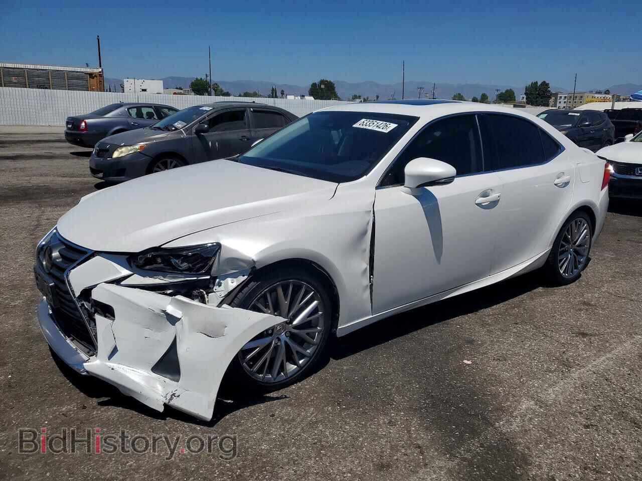 Photo JTHBA1D2XJ5076352 - LEXUS IS 2018