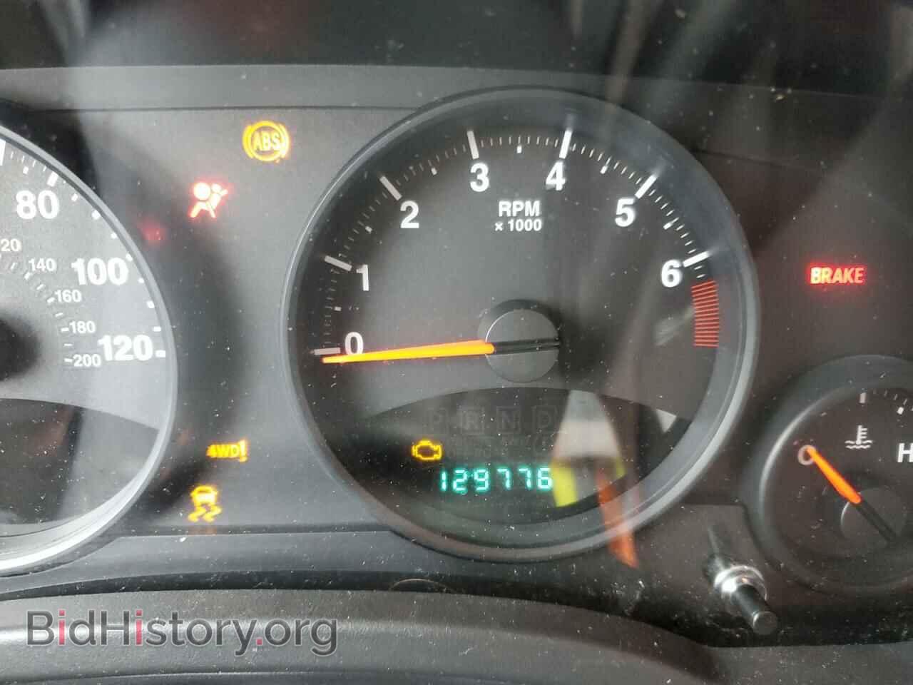 2010 JEEP COMPASS - VIN: 1J4NF4FB4AD593287 - Photo 8