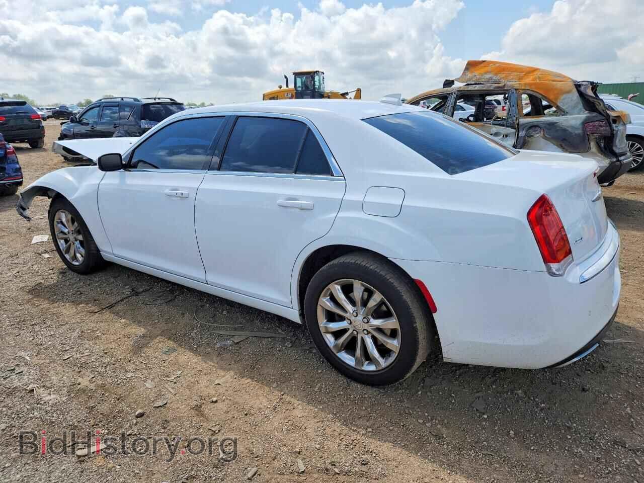 2015 CHRYSLER 300 - VIN: 2C3CCARG9FH923323 - Photo 2