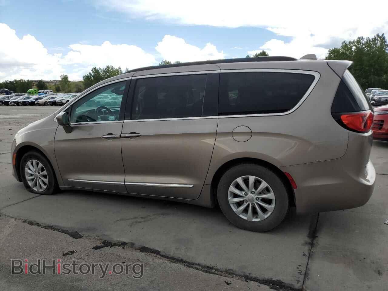 2017 CHRYSLER PACIFICA - VIN: 2C4RC1BG1HR576017 - Photo 2