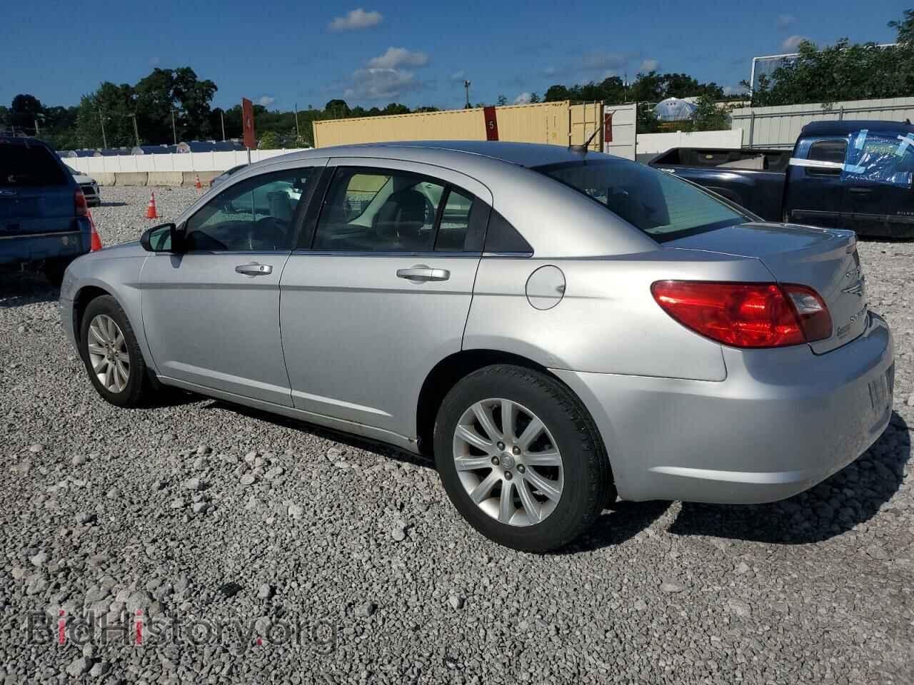 2010 CHRYSLER SEBRING - VIN: 1C3CC5FB0AN167669 - Фото 2