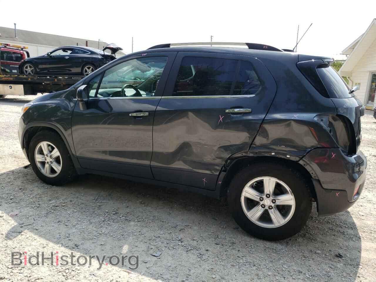 2017 CHEVROLET TRAX - VIN: 3GNCJLSB6HL155796 - Фото 2