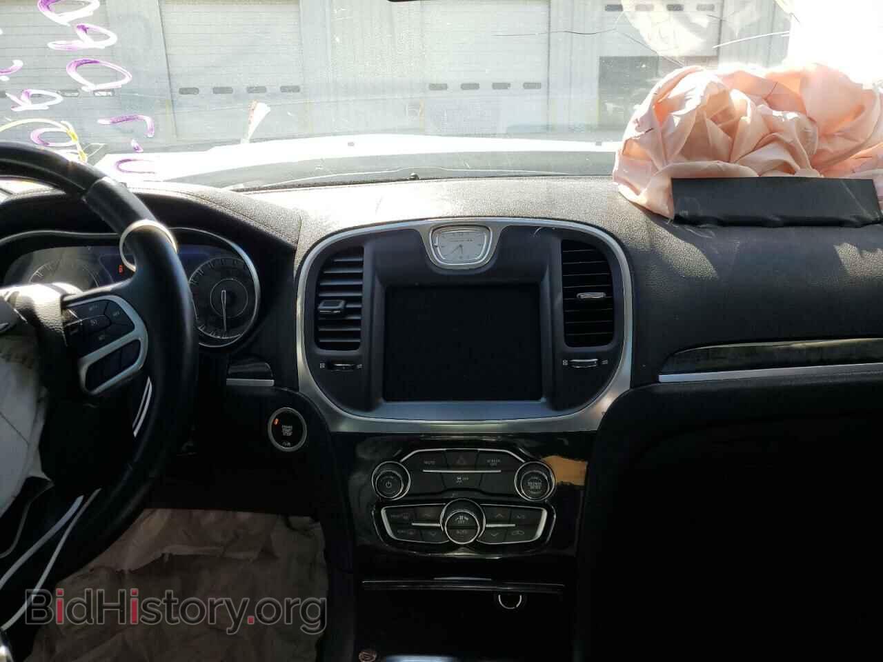 2018 CHRYSLER 300 - VIN: 2C3CCAKG2JH137804 - Фото 9
