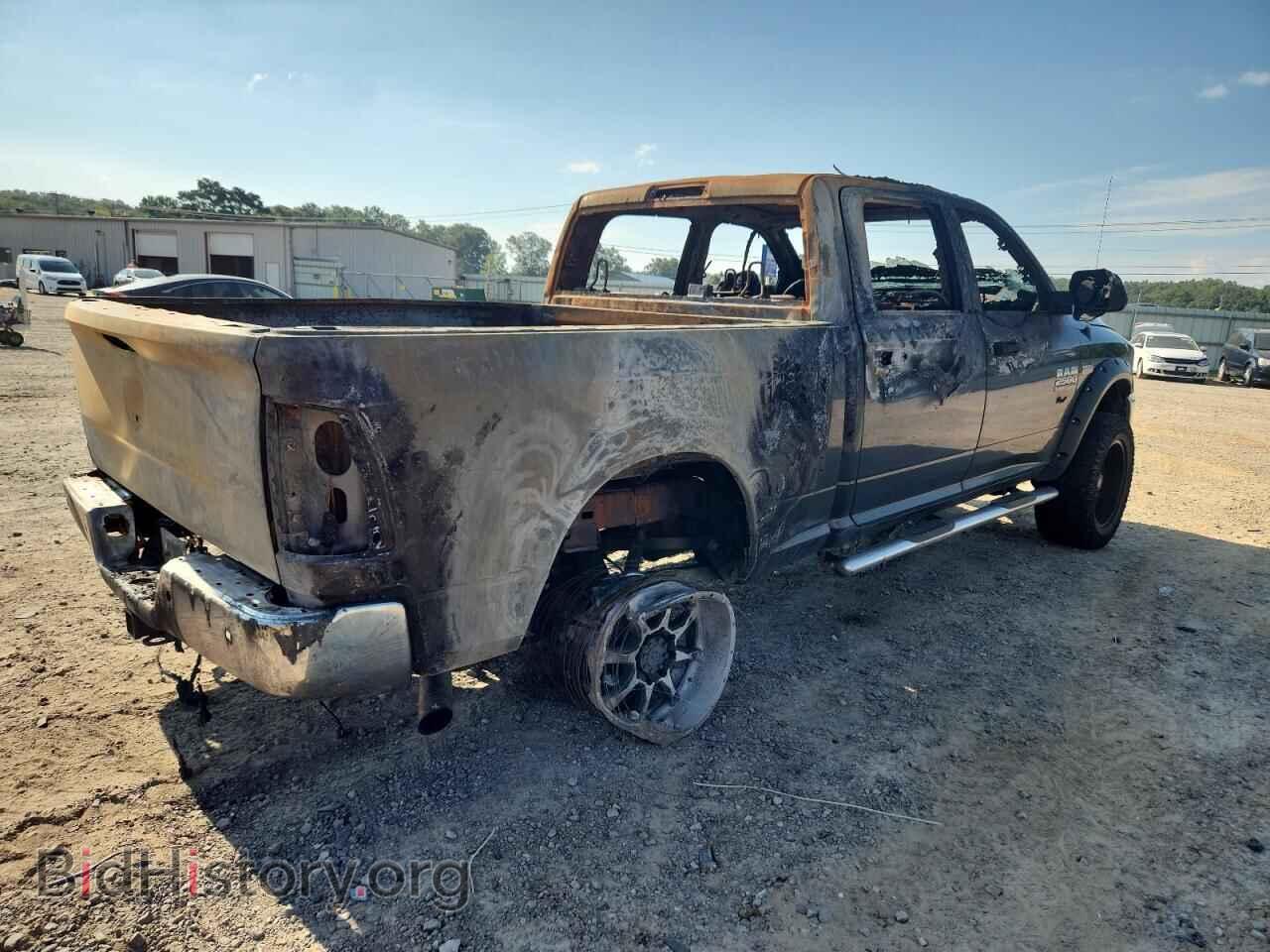2017 RAM All Models - VIN: 3C6UR5CJ7HG561366 - Фото 3