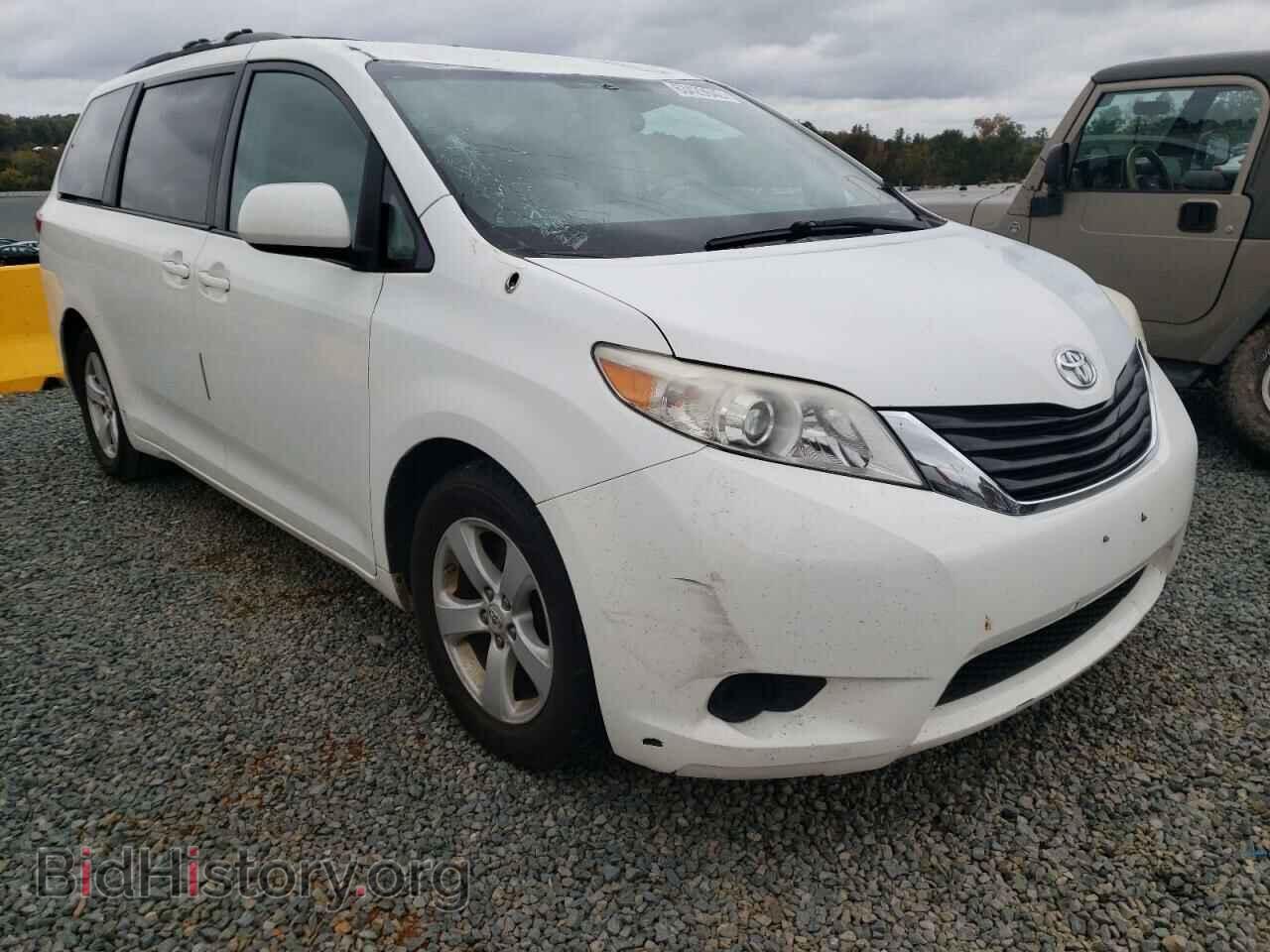 Photo 5TDKK3DC8BS124588 - TOYOTA SIENNA 2011