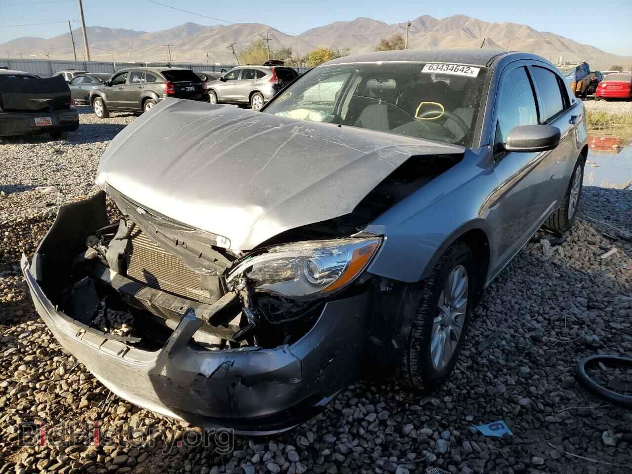 2013 CHRYSLER 200 - VIN: 1C3CCBAB4DN689800 - Фото 2