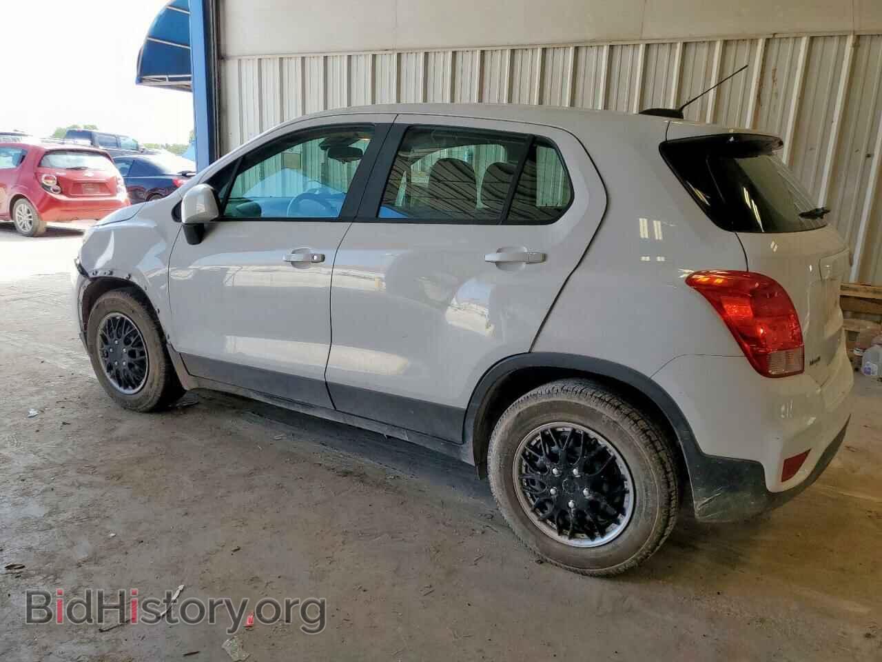 2017 CHEVROLET TRAX - VIN: 3GNCJKSB4HL132222 - Фото 2