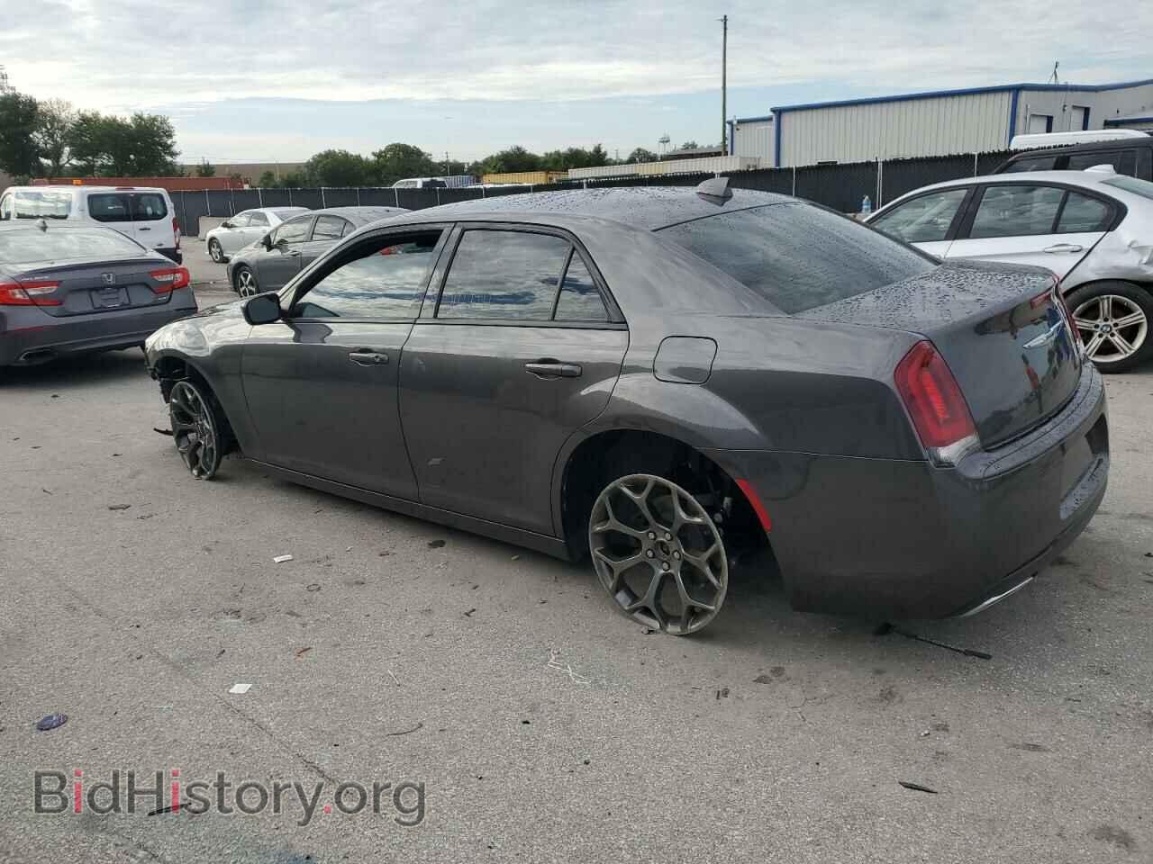 2016 CHRYSLER 300 - VIN: 2C3CCABG2GH351765 - Фото 2