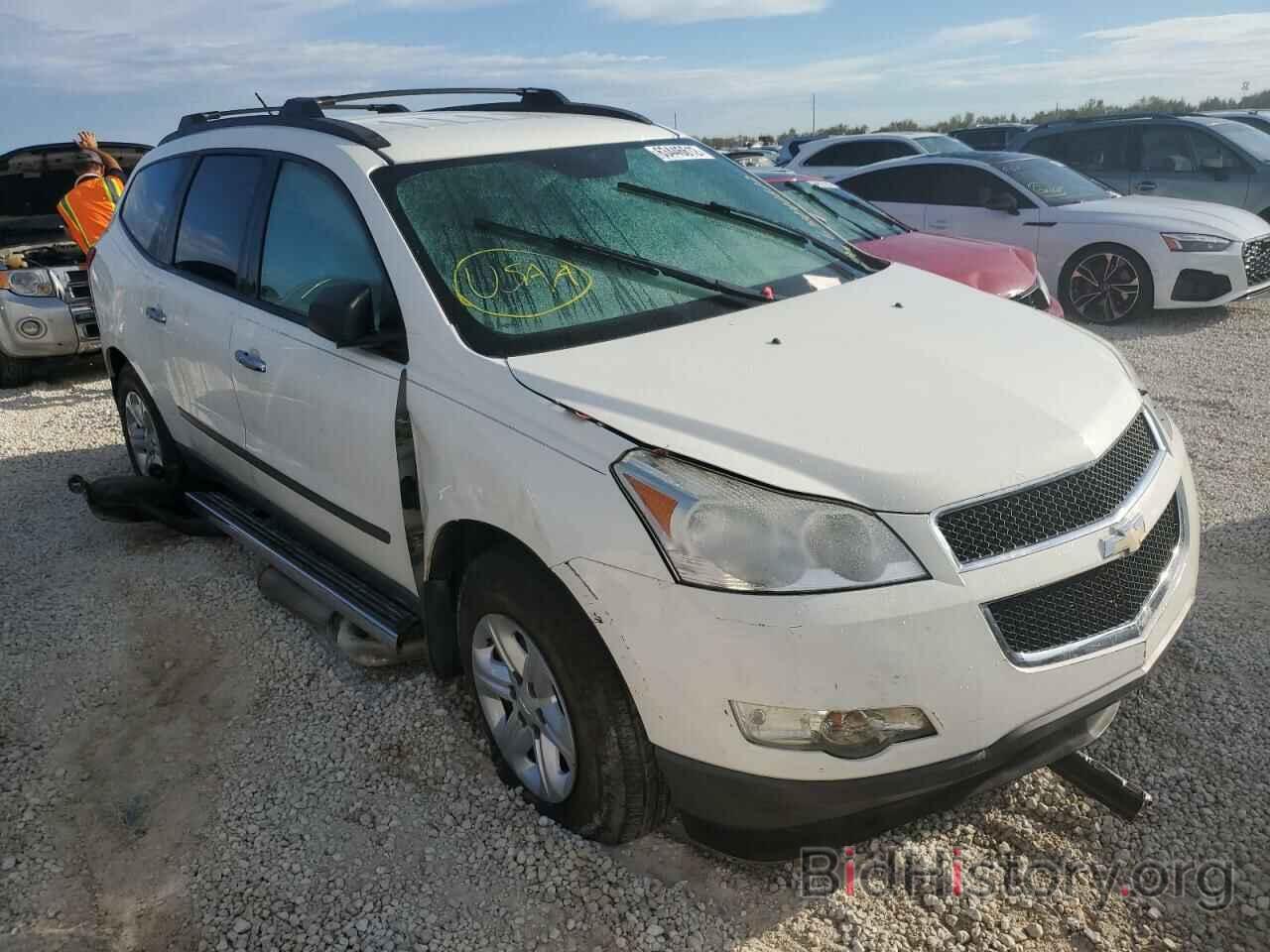 Photo 1GNKRFED9CJ296932 - CHEVROLET TRAVERSE 2012