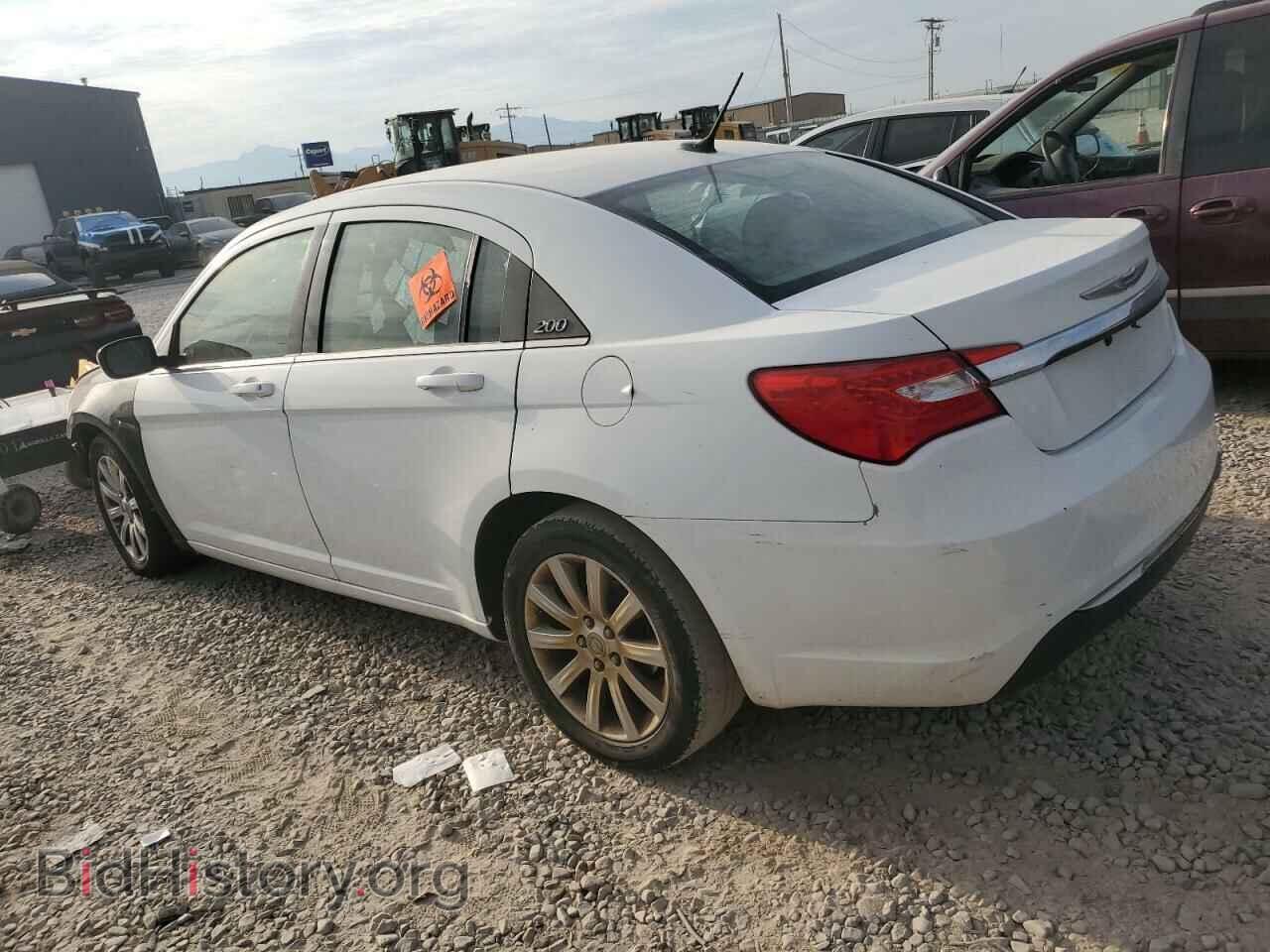 2011 CHRYSLER 200 - VIN: 1C3BC1FG6BN548041 - Фото 2