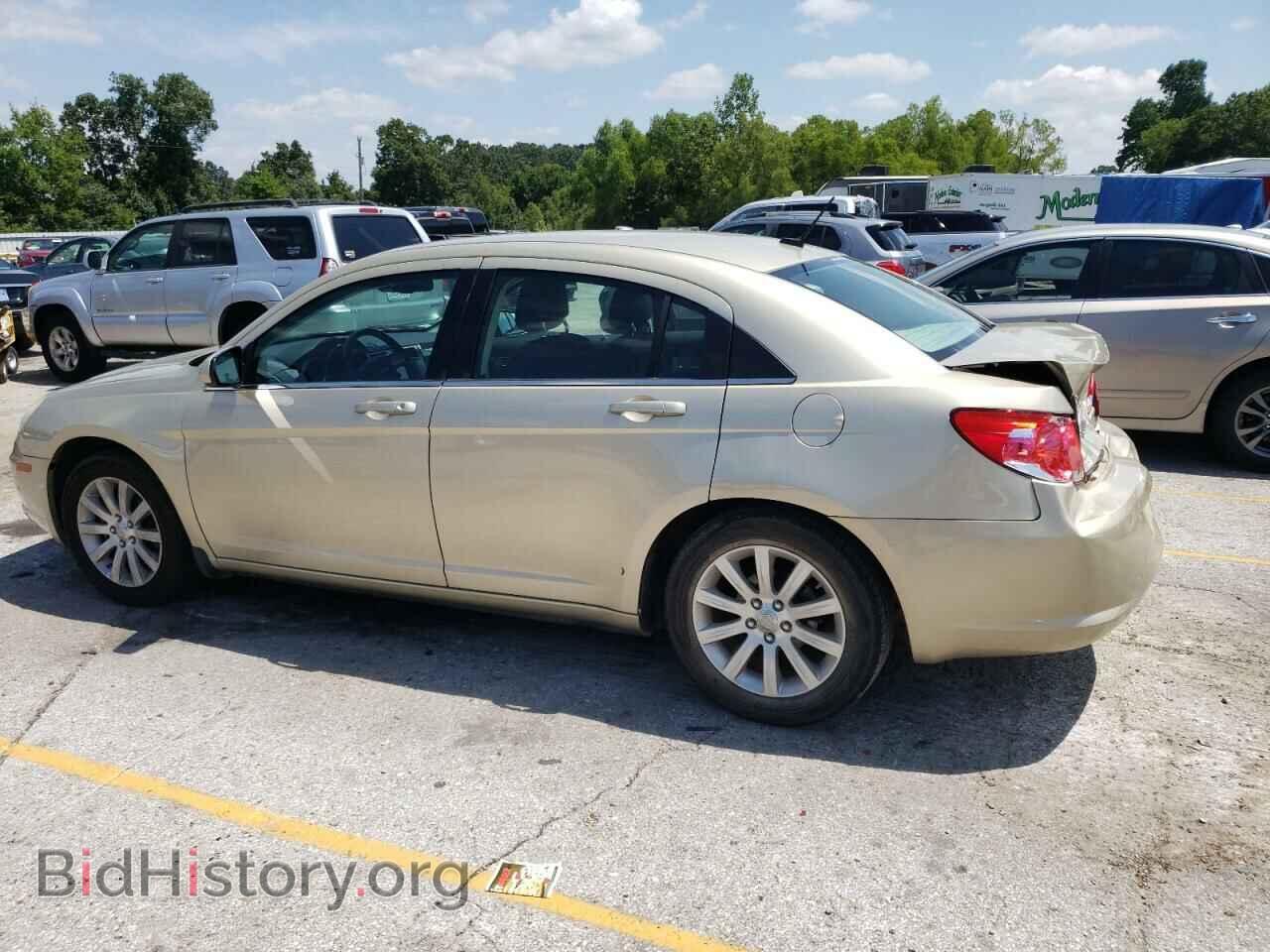 2010 CHRYSLER SEBRING - VIN: 1C3CC5FB9AN146593 - Фото 2