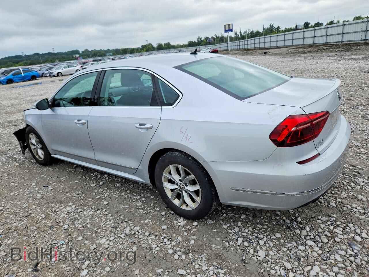 2017 VOLKSWAGEN PASSAT - VIN: 1VWAT7A32HC085301 - Фото 2
