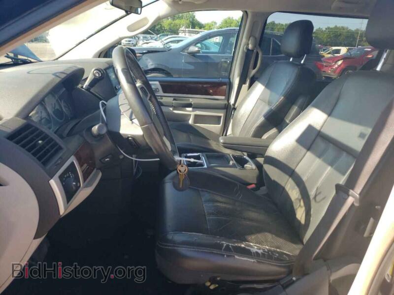 2010 Chrysler MINIVAN (VIN 2A4RR8D11AR431401) — photo 7 of 13
