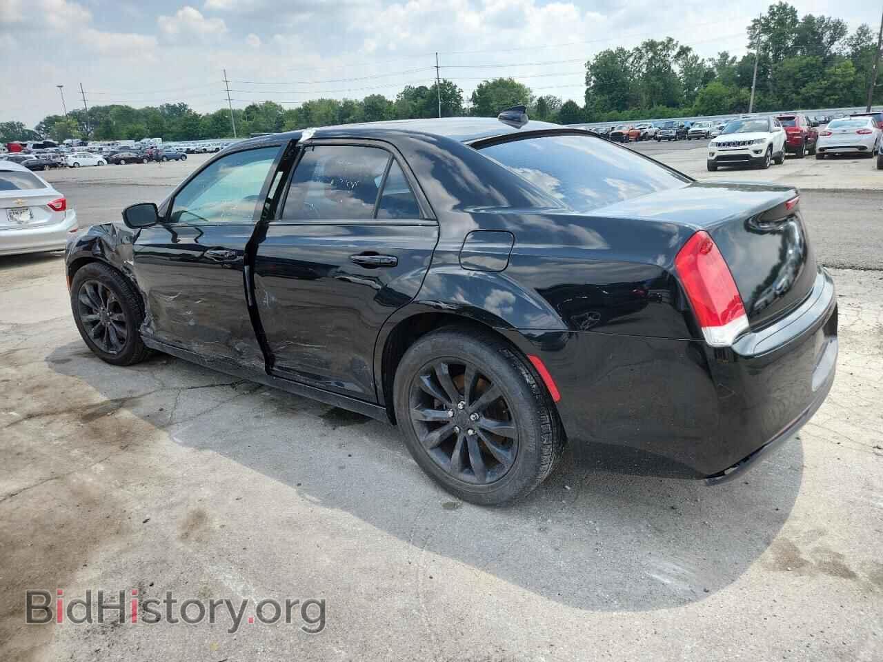 2016 CHRYSLER 300 - VIN: 2C3CCARG7GH344252 - Фото 2