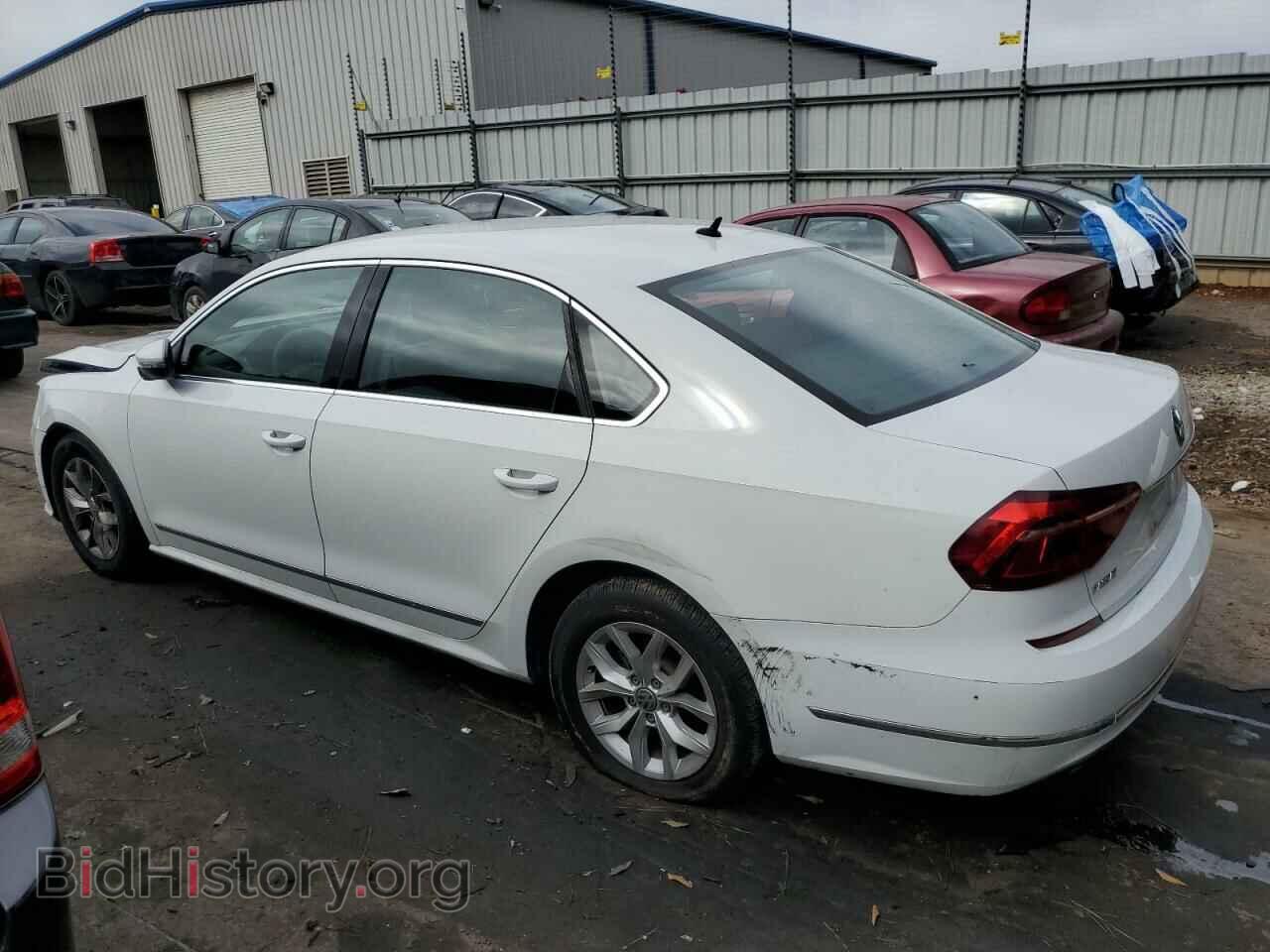 2017 VOLKSWAGEN PASSAT - VIN: 1VWAT7A39HC002205 - Фото 2